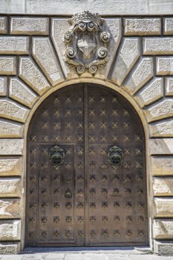 Demir kapı bir ortaçağ Sarayı, Barcelona