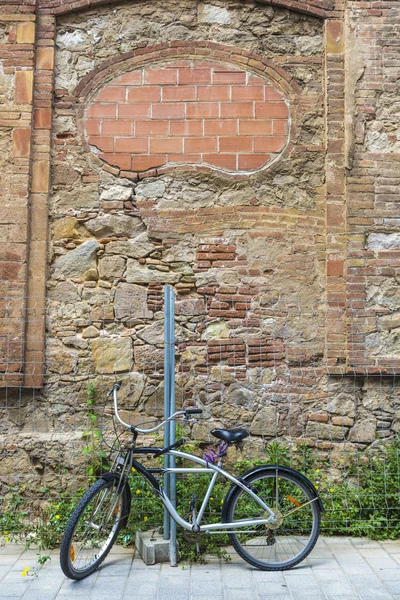 Cykel parkeret på gaden, Barcelona - Stock-foto