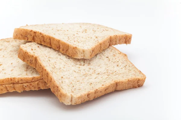 Biologisch brood op de witte achtergrond, isolatie van brood, tarwe — Stockfoto