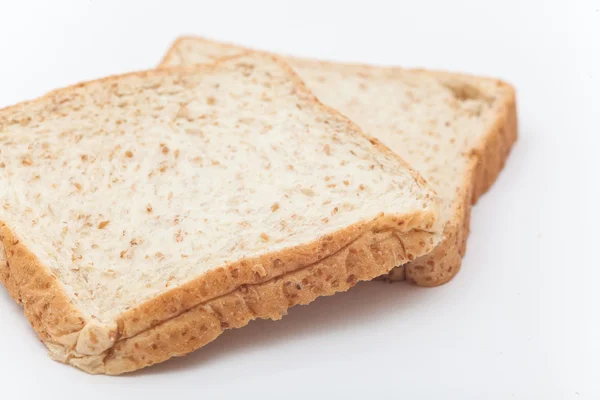 Biologisch brood op de witte achtergrond, isolatie van brood, tarwe — Stockfoto