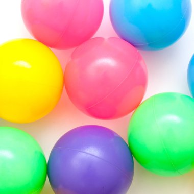 Beyaz arka plan, renk topu izole Mini renk topu