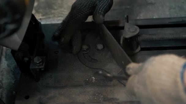 A worker with gloves tightens the bolts in a metal machine — Stock Video