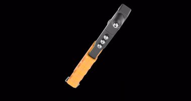 El perçini, perçin tabancası dönüşümlü animasyon kusursuz döngü. Şeffaf arkaplanda 3B görüntüleme izole edildi