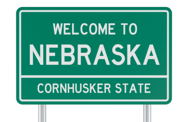 Nebraska 'ya hoş geldiniz, yeşil yol tabelası. Şeffaf arkaplanda 3B görüntüleme izole edildi