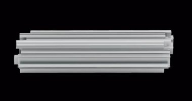 Alüminyum profiller seti, metal tüpler koleksiyonu ve ekstrüzyon döndürme animasyonu sorunsuz bir şekilde çevrilebilir. Şeffaf arkaplanda 3B görüntüleme izole edildi