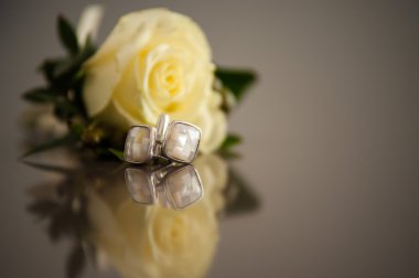 Yaka düğmeler Sarı Gül desenli