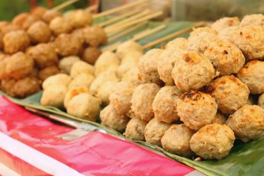 Satılık geniş bir et topu.