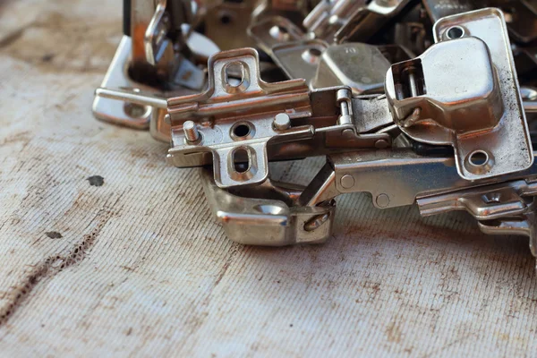 Eine Reihe von echten gebrauchten Edelstahl-Schlüsseln — Stockfoto