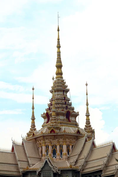 Ancienne pagode dans un temple en Thaïlande — Photo