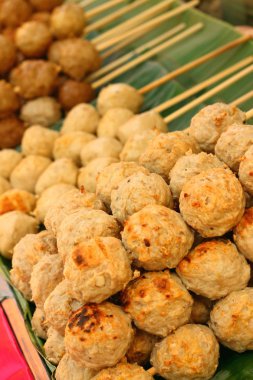 Satılık geniş bir et topu.