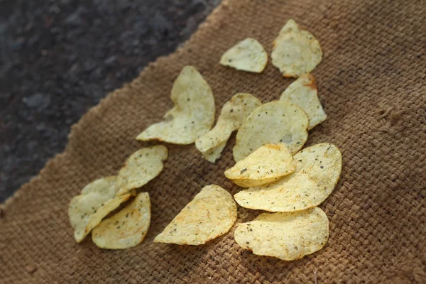 Snacks potatoes on a plate on a yellow background. — Stock Photo, Image