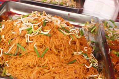 kızarmış pilav şehriye piyasada ilave edin.