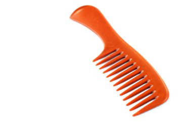 Beyaz bir arka plan üzerinde ahşap bir tarak