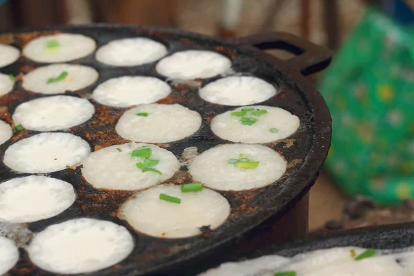 La leche de coco mezcla azúcar y harina. - Tipo de carne dulce tailandesa — Foto de Stock