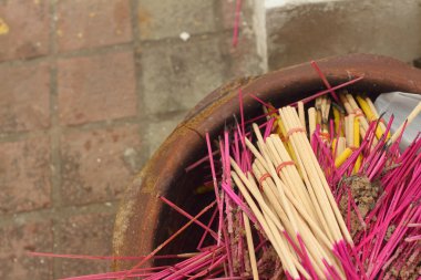 Joss tapınakta ibadet aldı.