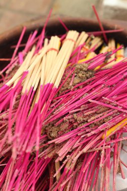 Joss tapınakta ibadet aldı.