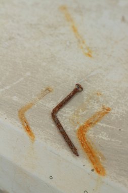 Yerde kullanılan çivi.