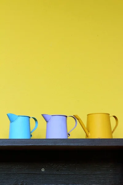 Assiette de café en céramique au magasin de verre . — Photo