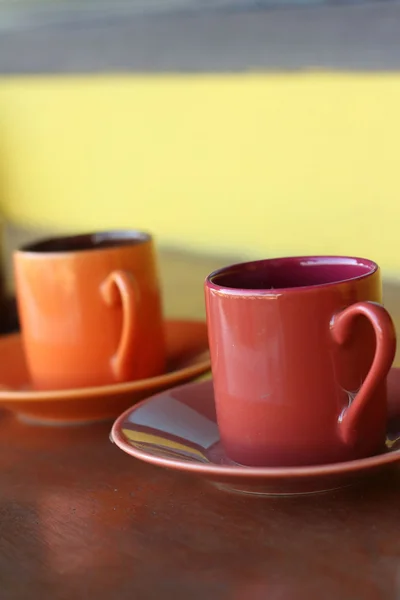 Set de café de cerámica en la tienda de vidrio . — Foto de Stock