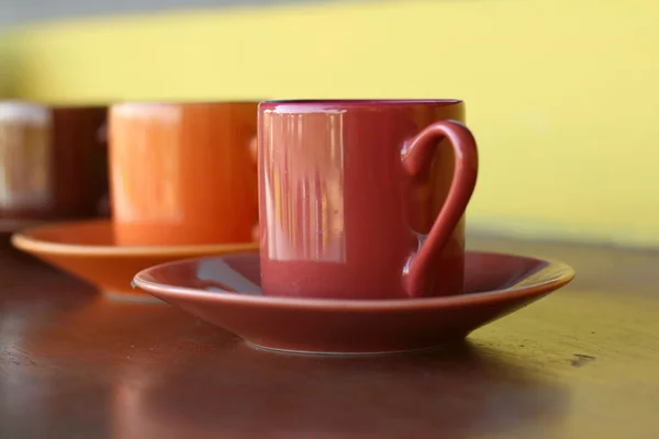 Set de café de cerámica en la tienda de vidrio . — Foto de Stock