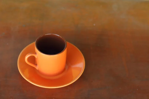 Kawy ceramiczne zestaw płyta w szklane sklep. — Zdjęcie stockowe