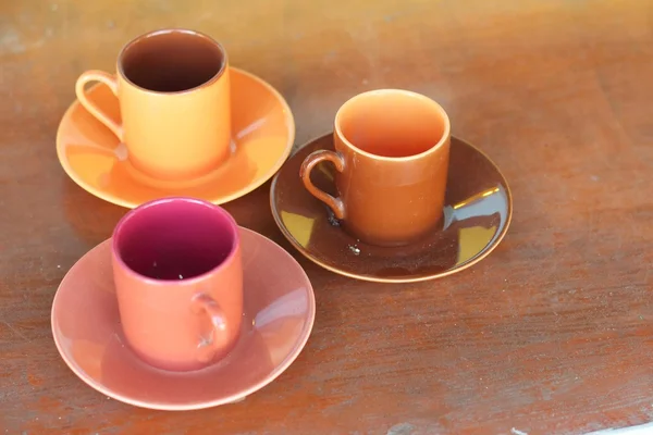 Assiette de café en céramique au magasin de verre . — Photo