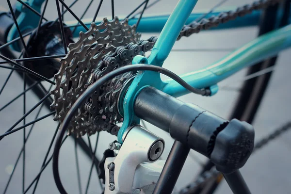 Sprocket of bikes parked at the park. — Stock Photo, Image