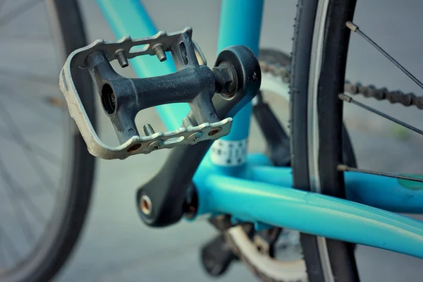 Footrest of bikes parked in the park. — Stock Photo, Image