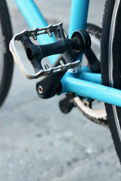 Footrest of bikes parked in the park. — Stock Photo, Image