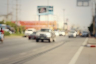 Tayland yolda hareketli araba.