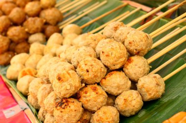 Satılık geniş bir et topu.