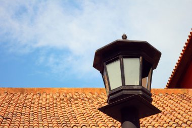 Bir lamba mavi gökyüzü arka plan vasıl belgili tanımlık park