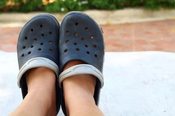 Hombres pies en zapatos —  Fotos de Stock