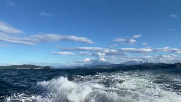 Vulcões Montanhas Colinas Kamchatka Mar Azul Bonito Com Ondas Vista — Vídeo de Stock