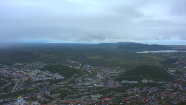 Vista Volo Uccello Petropavlovs Kamchatsky Nebbioso Vista Dal Ponte Osservazione — Video Stock