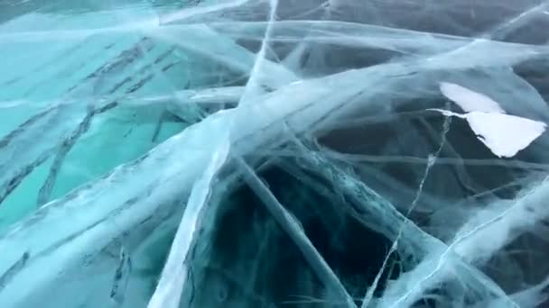 Συναρπαστικό Πατινάζ Στην Παγωμένη Λίμνη Baikal Θέα Από Ψηλά Κοντινό — Αρχείο Βίντεο