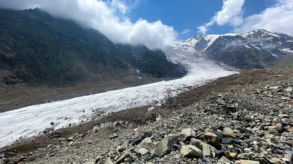 Miley Glacier Montagne Innevate Rocce Inaccessibili Cielo Blu Nuvole Bianche — Foto Stock