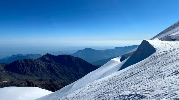 Caminhe Pelo Cáucaso Uma Vista Uma Altura Montanhas Rochas Colinas — Fotografia de Stock