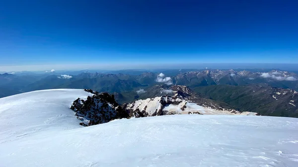 Vista Topo Monte Kazbek Caminhe Pelo Cáucaso Montanhas Rochas Colinas — Fotografia de Stock