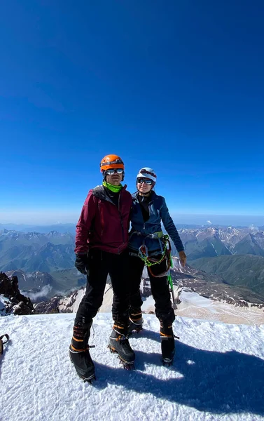 Una Pareja Amorosa Escaladores Cima Del Monte Kazbek Escalada Kazbek — Foto de Stock