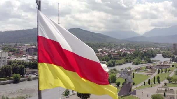 Vista Aérea Incrível Bandeira Ossétia Norte Vladikavkaz Cidade Praça General — Vídeo de Stock