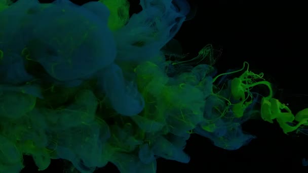 Modrozelená Světle Zelená Akvarel Inkoust Smíchaný Vodě Černém Pozadí Úžasné — Stock video