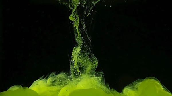 Mooie Abstracte Achtergrond Groene Aquarelinkt Water Een Zwarte Achtergrond Golven — Stockfoto