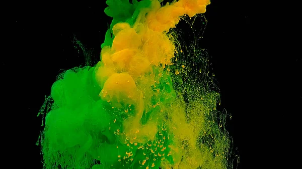 Mooie Abstracte Achtergrond Groene Gele Aquarelinkt Water Een Zwarte Achtergrond — Stockfoto