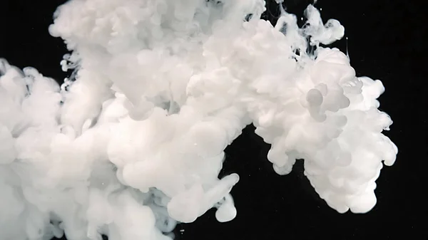 Weiße Tuschewolke Auf Schwarzem Hintergrund Meditative Magie Abstrakten Hintergrund Schwarz — Stockfoto