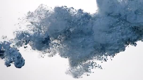 Lichtblauwe Aquarelinkt Water Een Witte Achtergrond Langzame Beweging Van Gekleurde — Stockvideo