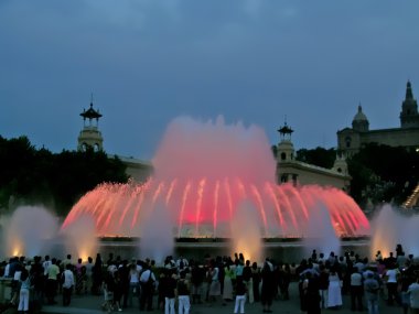 Işık ve Montjuic Magic Fountain müzik