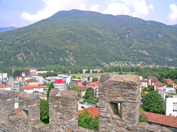 Vue depuis le château de Montebello à Bellinzona, Suisse — Photo