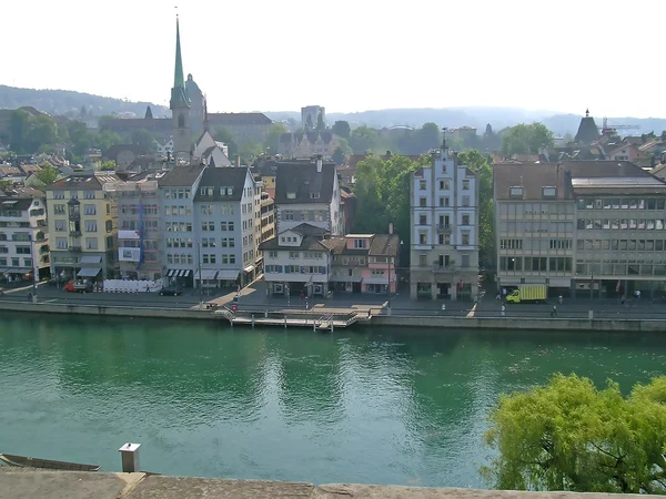 Vista sul fiume Limmat e Zurigo — Foto Stock