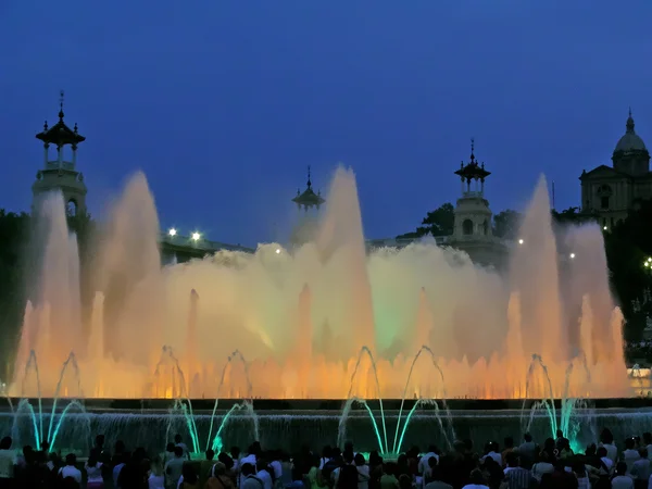 Işık ve Montjuic Magic Fountain müzik